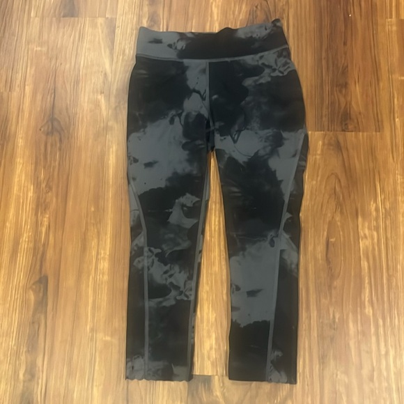 All in Motion Cropped Leggings - Picture 1 of 5
